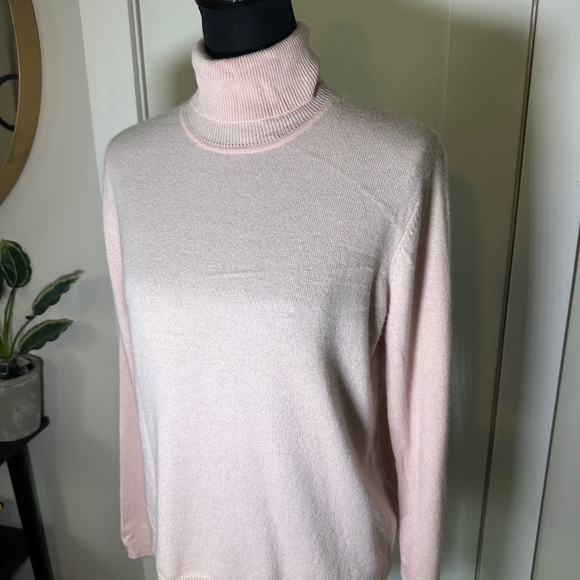 VINTAGE 100% Cashmere Lauren Ralph Lauren Women's Pink Turtleneck Sweater - Picture 1 of 4